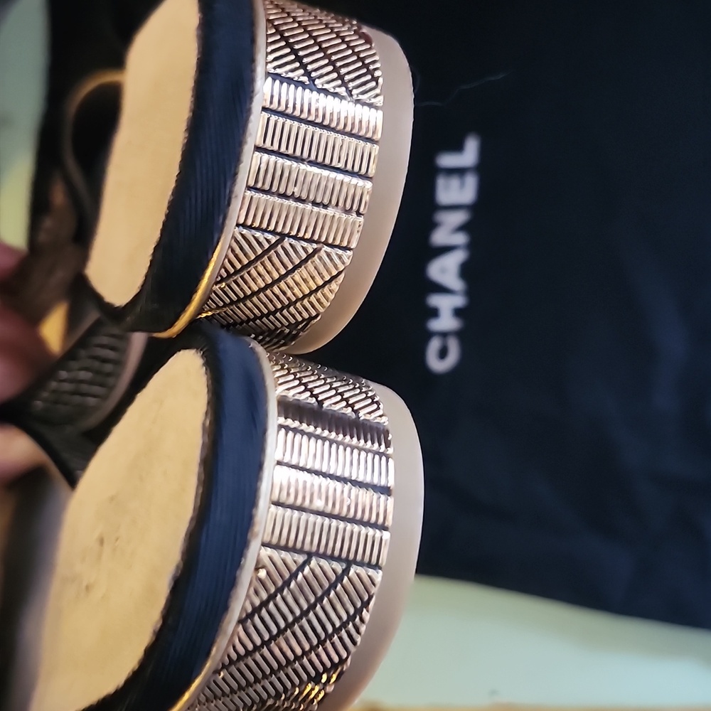CHANEL Camelia Slide Sandals Black & Gold Size 36 - Picture 13 of 16